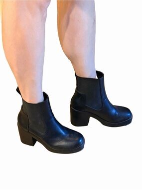 Soda Black Platform Chelsea Ankle Boots
